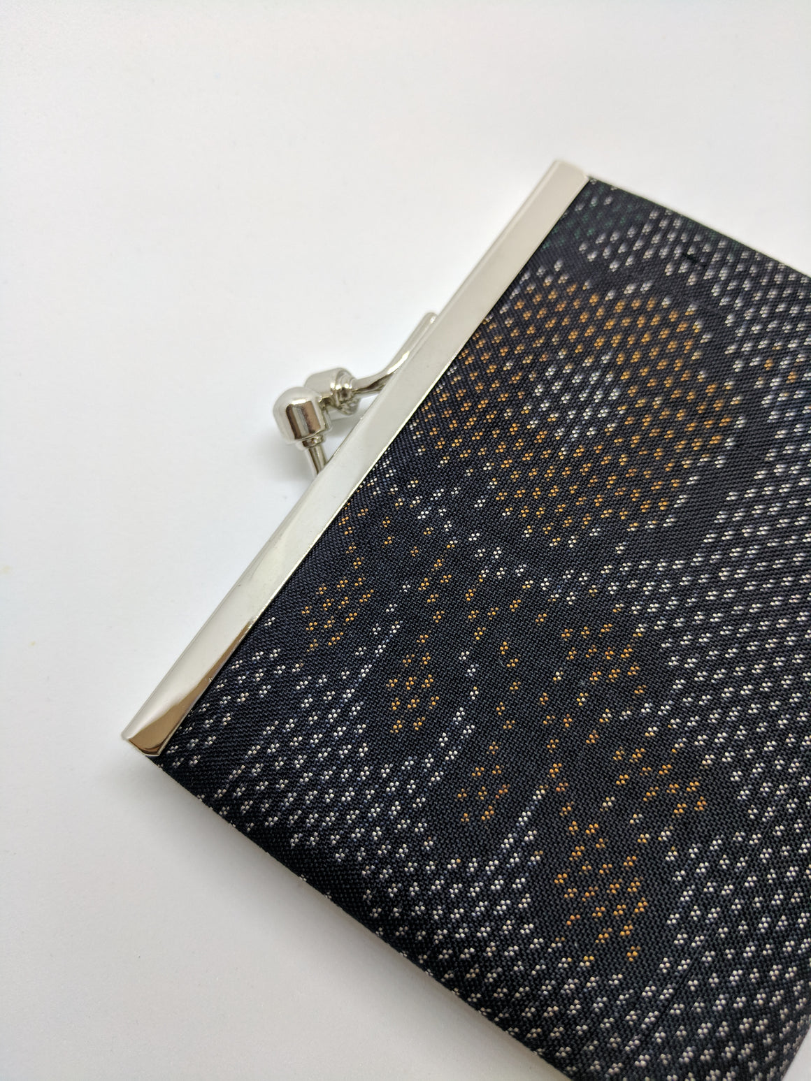 Japanese hand-crafted clasp purse in vintage Kimono fabric at Zenbu Home
