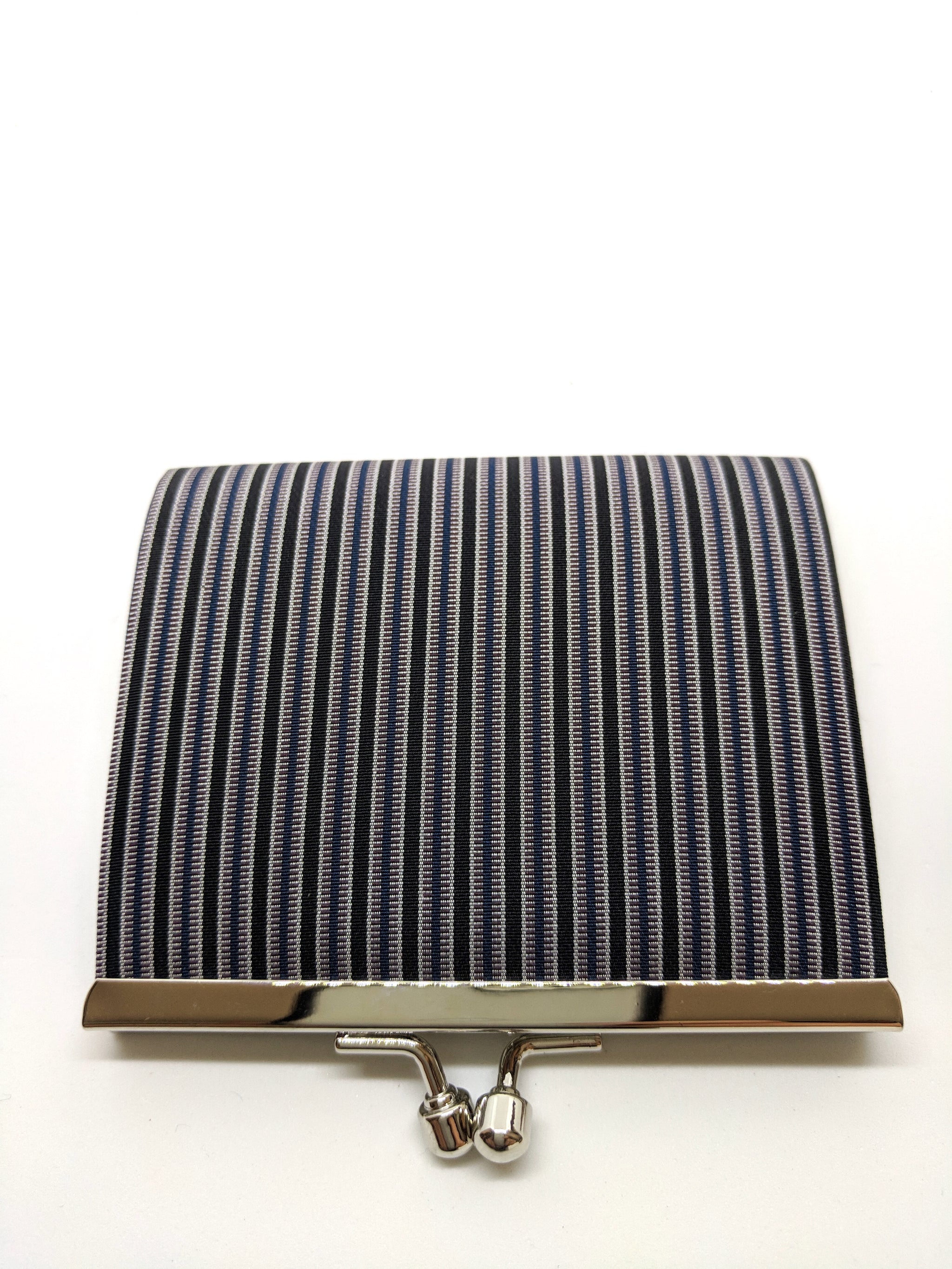 Stylish Japanese vintage kimono fabric purse from Zenbu Home