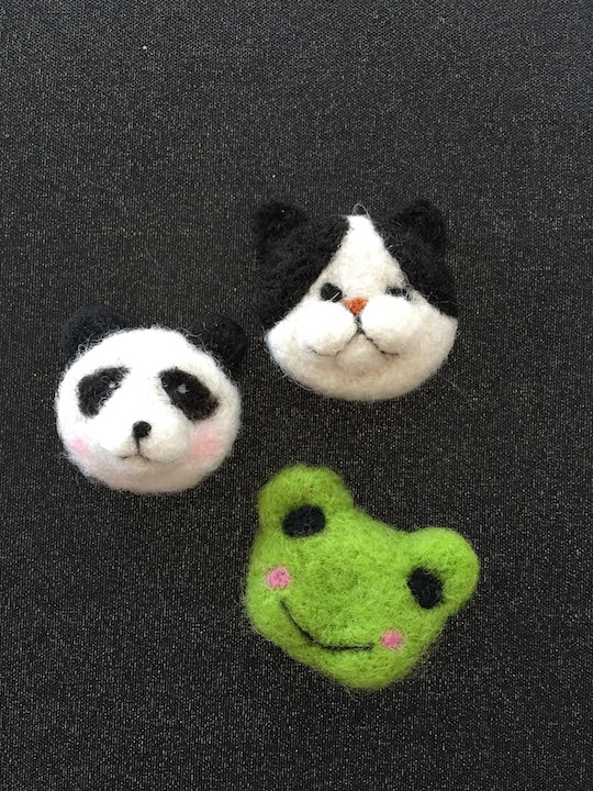 Handmade felt green frog face brooch made in Kyoto Japan