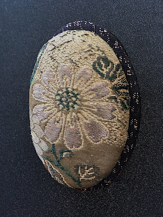 Handmade Japanese brooch in antique silk kimono fabric with Daisy motif