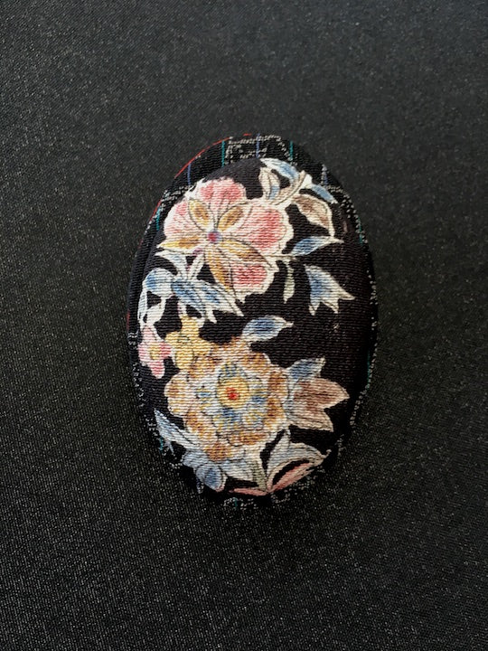 Handmade Japanese brooch in vintage silk kimono fabric with Hana or flowers motif