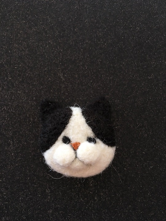 Handmade felt cat face or neko chan brooch made in Kyoto Japan