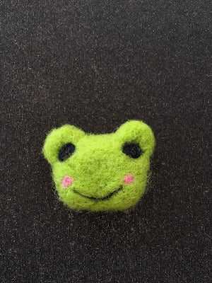 Handmade felt green frog face brooch made in Kyoto Japan