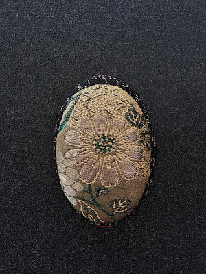 Handmade Japanese brooch in antique silk kimono fabric with Daisy motif