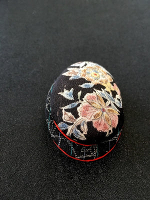 Handmade Japanese brooch in vintage silk kimono fabric with Hana or flowers motif