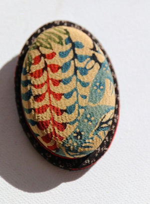 Pretty handmade Japanese brooch in vintage kimono fabric with wisteria